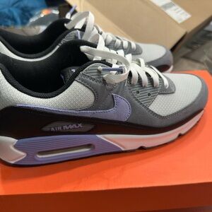 Men’s 9.5 Nike Air Max Brand new.